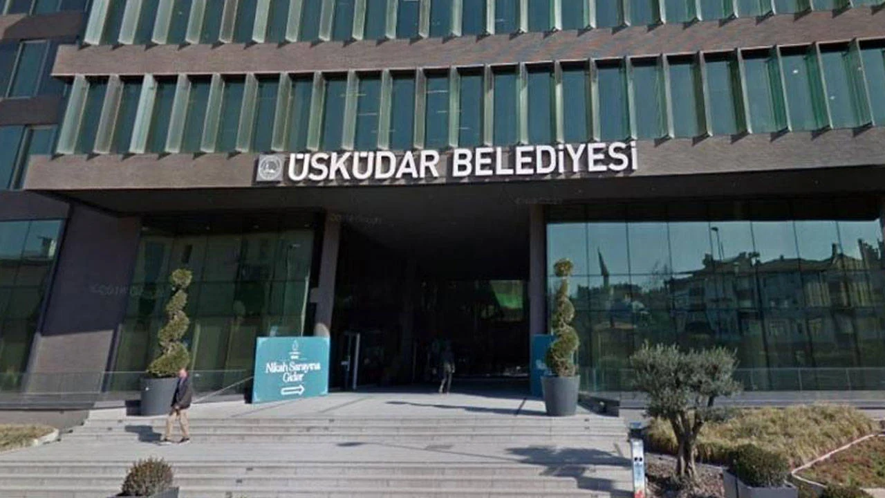 Üsküdar Belediyesi’ne Operasyon: Valizde 4,5 Milyon Lira ve Dijital Materyaller Ele Geçirildi