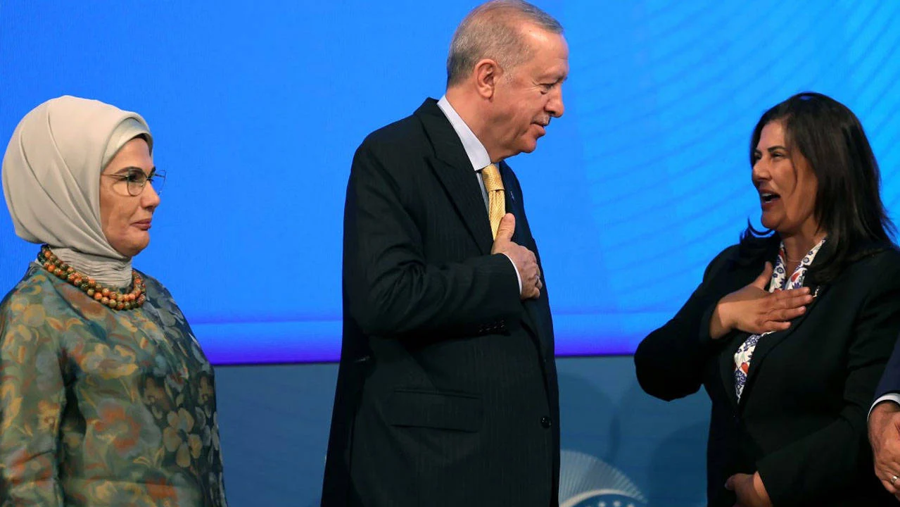 CHP’den AKP’ye Geçiş Sonrası Özlem Çerçioğlu’nun Aile Şirketine “VIP Statü” Tartışması